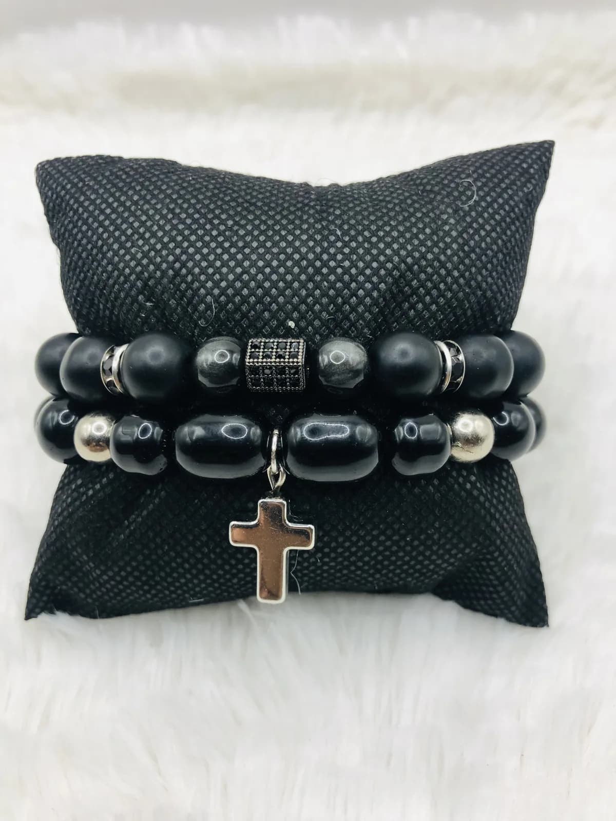 ÌGBÀGBỌ́: Jet wristband with a cross, hand-strung in Onyx