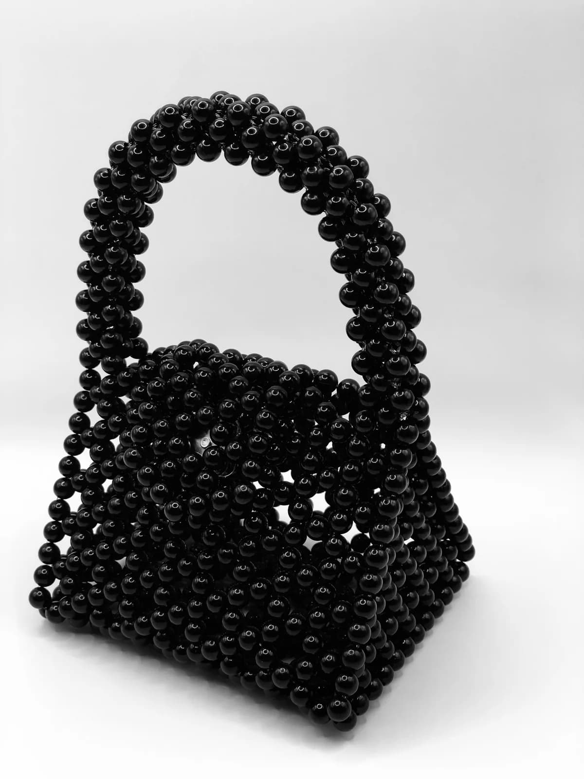ÀṢÀ: Plain black faceted bag, hand-strung in Onyx